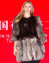 中國(guó)皮草之都“佟二堡”展團(tuán)亮相中國(guó)國(guó)際服博會(huì)