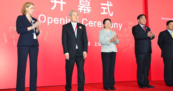 CHIC2015開(kāi)門(mén)紅迎五萬(wàn)多觀眾 顧秀蓮 王天凱等領(lǐng)導(dǎo)參首展