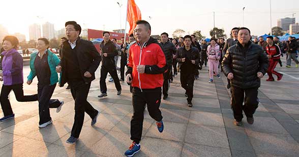 奧康董事長王振滔領跑溫州“元旦萬人健身跑”