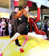 奧康發(fā)布2013涼鞋第二季暨“紅舞鞋”系列鞋款