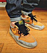 耐克新款配色足球鞋　采用獨(dú)特織物面料